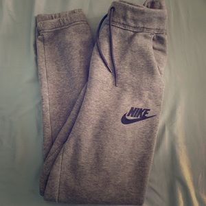 NIKE Sweatpants